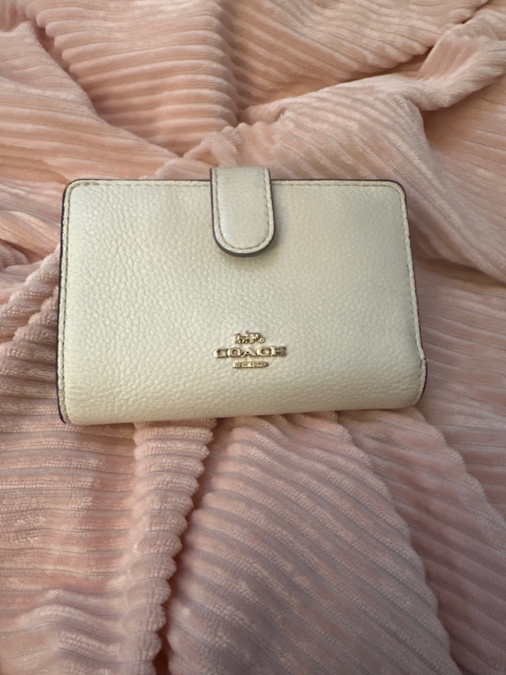 EUC COACH WALLET OFF WHITE W/GOLD LOGO TRIM